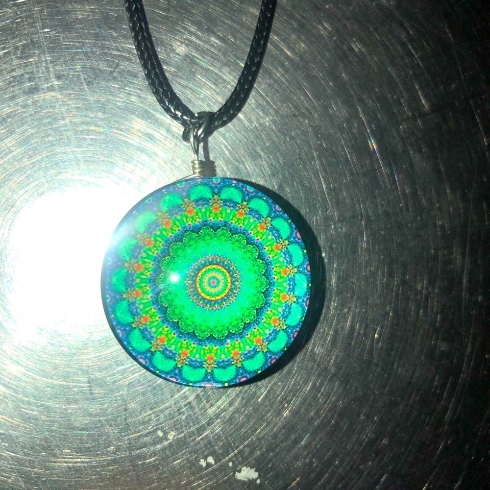 NWT Glass Round Dome Boho Pendant Necklace